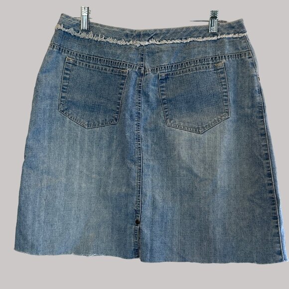 Y2K Gloria Vanderbilt Distressed Denim Skirt With Floral Patchwork & Frayed Hem - Picture 6 of 12